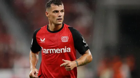 Xhaka durante a decisão da Supercopa da Alemanha, entre Bayer Leverkusen e Stuttgart, no dia 17 de agosto de 2024. (ANP / Alamy Stock Photo)