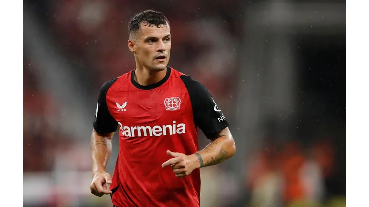 Xhaka durante a decisão da Supercopa da Alemanha, entre Bayer Leverkusen e Stuttgart, no dia 17 de agosto de 2024. (ANP / Alamy Stock Photo)