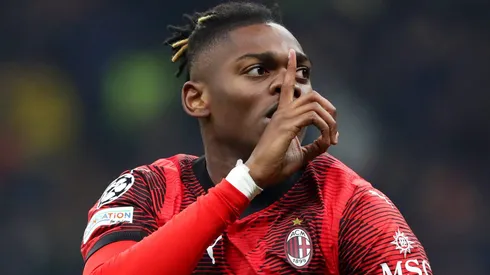 Rafael Leão toma decisão de última hora sobre transferência ao Barcelona (Photo by Marco Luzzani/Getty Images)