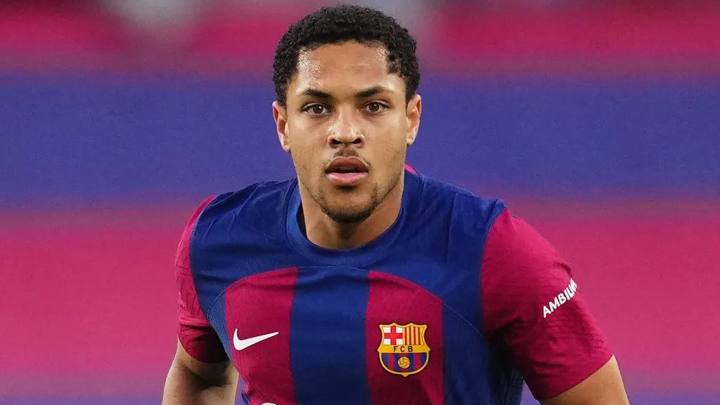 Clube europeu acerta a contratação do atacante Vitor Roque, do Barcelona. Foto: IMAGO / Pressinphoto