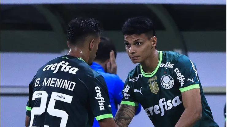 Gabriel Menino e Richard Rios em substituição no Palmeiras. Foto: Ettore Chiereguini/AGIF