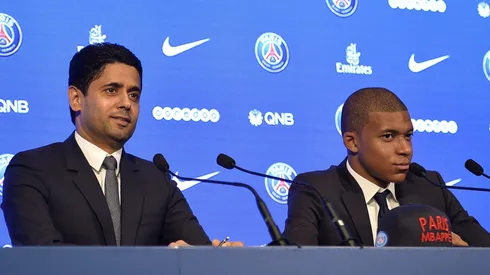 Dono do PSG ao lado de Mbappé. Foto: Aurelien Meunier/Getty Images