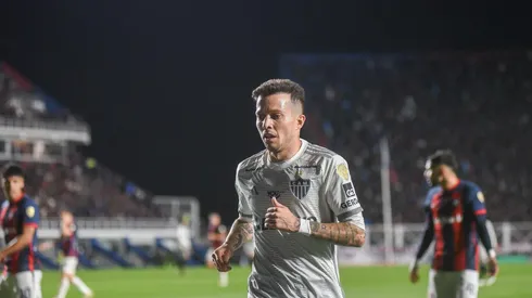 Bernard durante o jogo de ida entre San Lorenzo e Atlético-MG pela Libertadores, no dia 13 de agosto de 2024. (Sipa US / Alamy Stock Photo)