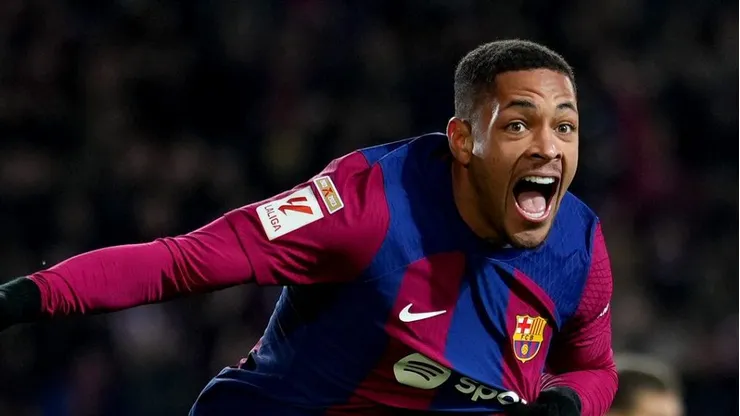 Vitor Roque tem saída encaminhada do Barcelona. Foto: Alex Caparros/Getty Images