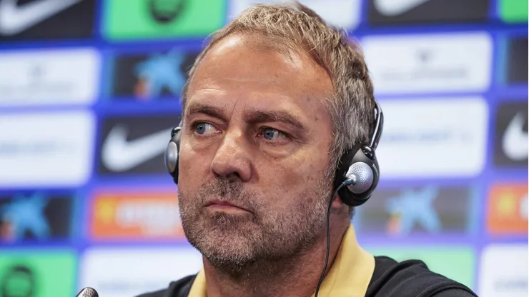 Hansi Flick recebe contato de gigante do futebol europeu para tirar craque do Barcelona.