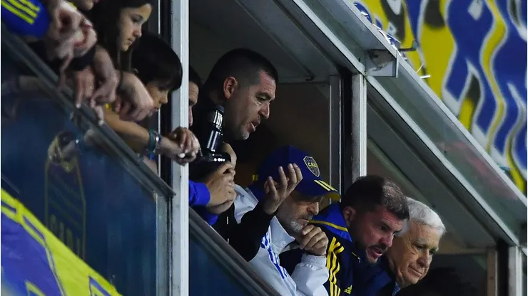 O Boca Juniors está intensificando seus preparativos para o próximo Mundial de Clubes, com Juan Román Riquelme à frente do planejamento estratégico. (Foto: Marcelo Endelli/Getty Images)