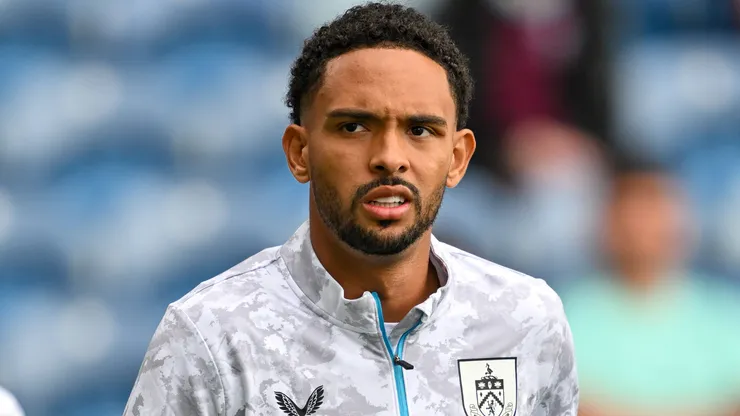 Vitinho antes de partida pelo Burnley