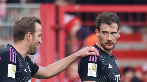 Kane e Goretzka comemoram gol do Bayern de Munique. Foto: Maja Hitij/Getty Images