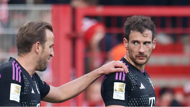 Kane e Goretzka comemoram gol do Bayern de Munique. Foto: Maja Hitij/Getty Images
