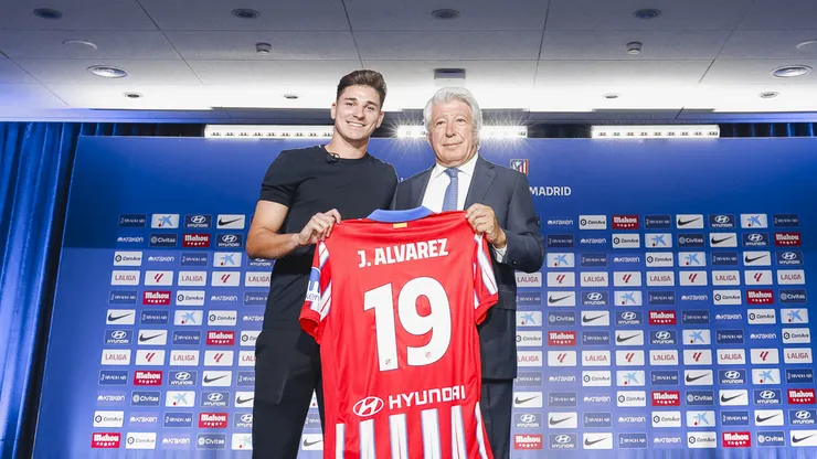 Julian Álvarez foi apresentado pelo Atlético de Madrid nesta sexta-feira (16). (Foto: Divulgação | Atlético de Madrid)