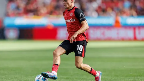 Wirtz em campo na partida amistosa entre Bayer Leverkusen e Sevilla, no dia 10 de agosto de 2024. (dpa picture alliance / Alamy Stock Photo)