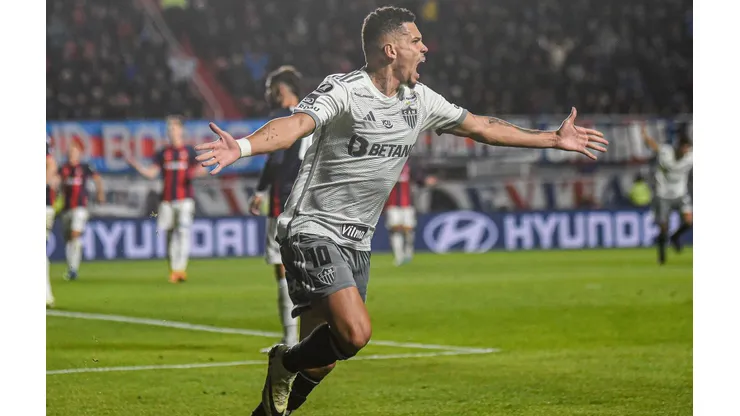 Paulinho comemora seu gol na partida entre San Lorenzo e Atlético-MG pela Libertadores, no dia 13 de agosto de 2024. (Foto Arena LTDA / Alamy Stock Photo)