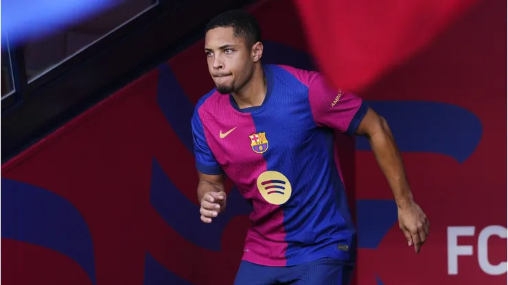 Clube português define estratégia para comprar Vitor Roque, do Barcelona. (Foto: Imago)