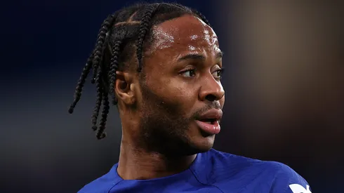 O Chelsea vive dias movimentados no mercado, enquanto avalia o futuro de Raheem Sterling, alvo do Napoli, Juventus e Bayer Leverkusen. (Photo by Julian Finney/Getty Images)