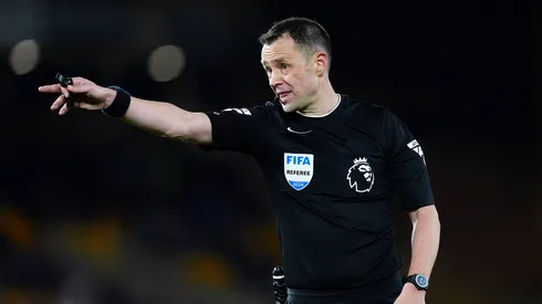 Stuart Attwell em partida da Premier League