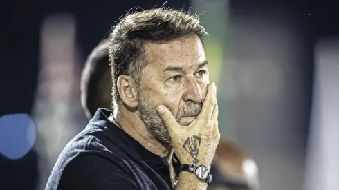 Augusto Melo vira meme nas redes sociais após decisão inesperada no Corinthians.