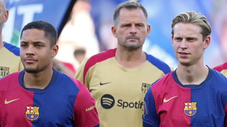 Barcelona cogitou negociar jogador do seu elenco, mas Hansi Flick pede sua permanência.