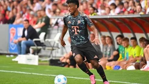 Kingsley Coman em ação durante o amistoso entre Tirol e Bayern de Munique, no dia 13 de agosto de 2024. (dpa picture alliance / Alamy Stock Photo)