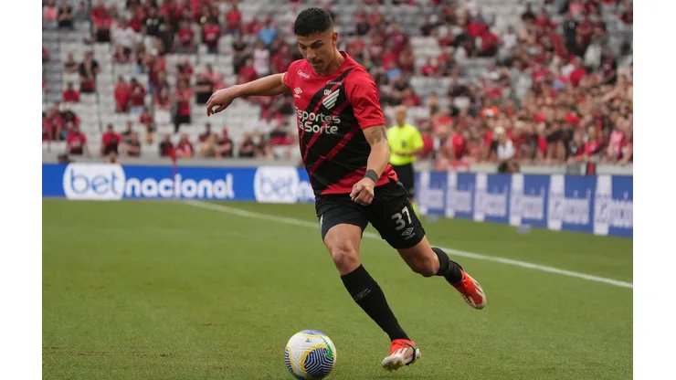 Esquivel em campo na partida entre Athletico Paranaense e Grêmio no Brasileirão, no dia 4 de agosto de 2024. (Sipa US / Alamy Stock Photo)