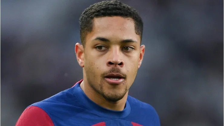 De saída do Barcelona, Vitor Roque se aproxima de acerto para vestir vermelho e preto (Photo by David Ramos/Getty Images)