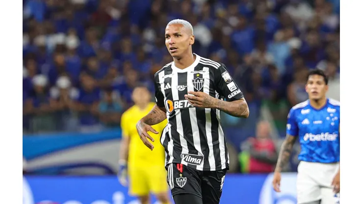 Deyverson em campo durante o clássico entre Cruzeiro e Atlético-MG, no Brasileirão. (AGIF / Alamy Stock Photo)