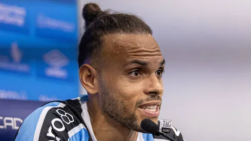 Braithwaite em sua apresentação pelo Grêmio