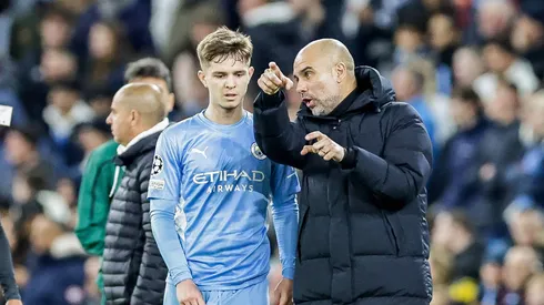 Guardiola ao lado do talento McAtee