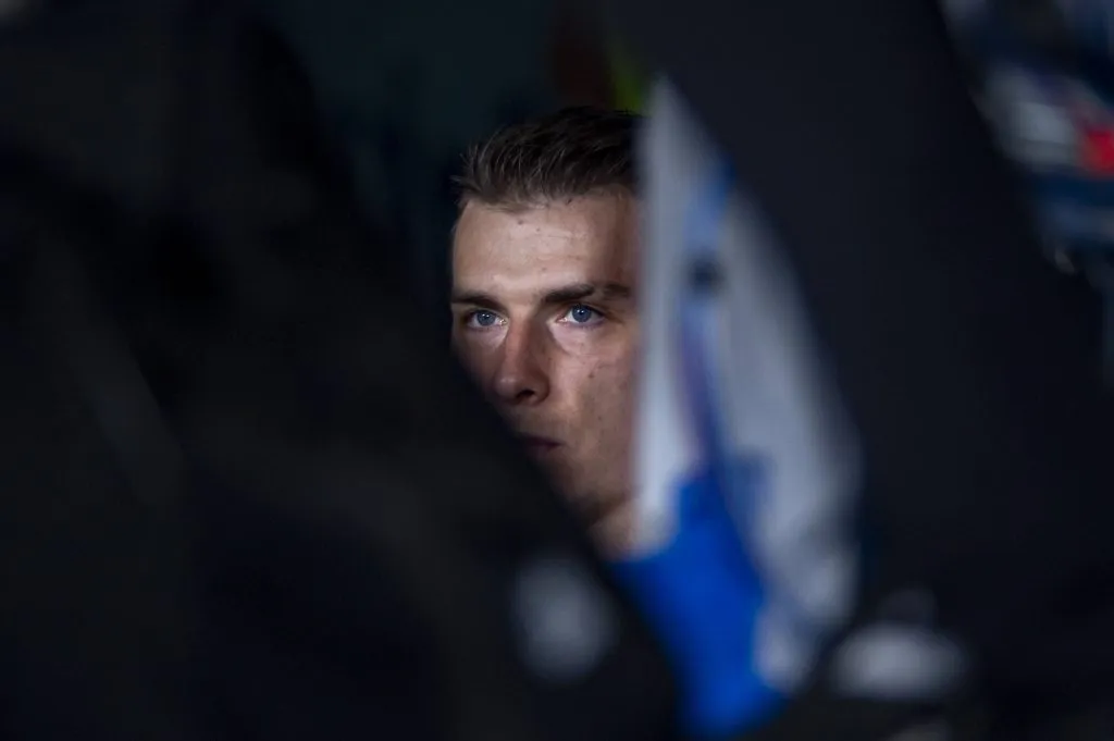 Lunin insatisfeito no banco de reservas. Foto: IMAGO / Alberto Gardin