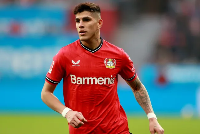 Hincapié fez ótima temporada (Photo by Martin Rose/Getty Images)