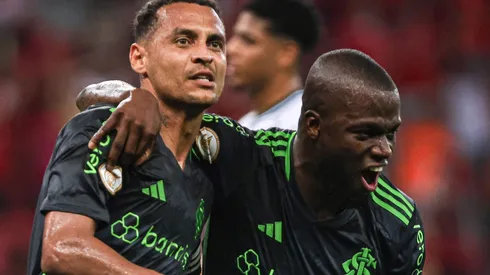 Corinthians pega todos de surpresa e tenta acordo com craque do Internacional. Foto: Maxi Franzoi/AGIF