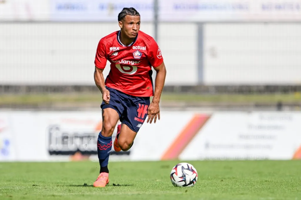 Tiago Santos com a camisa do Lille. Foto: IMAGO / osnapix
