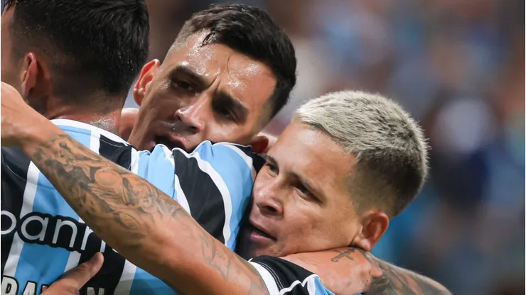 Craque do Grêmio pode antecipar saída do Tricolor para jogar no River Plate. Foto: Maxi Franzoi/AGIF