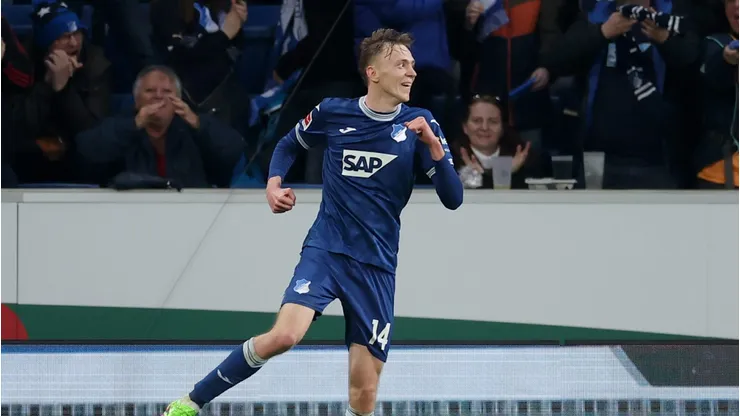 Maximilian Beier, do Hoffenheim, pode ser o primiero reforço do Liverpool na janela. (Foto: Alex Grimm/Getty Images)