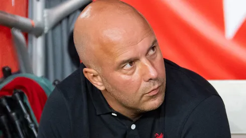 Arne Slot pode receber 1ª novidade no Liverpool (Foto: Jacob Kupferman/Getty Images)