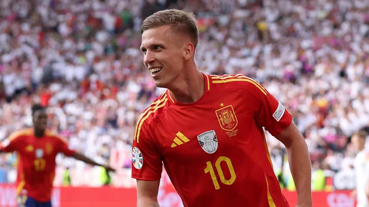 Badalado atacante se oferece ao Barcelona após clube acertar contratação de Dani Olmo.
