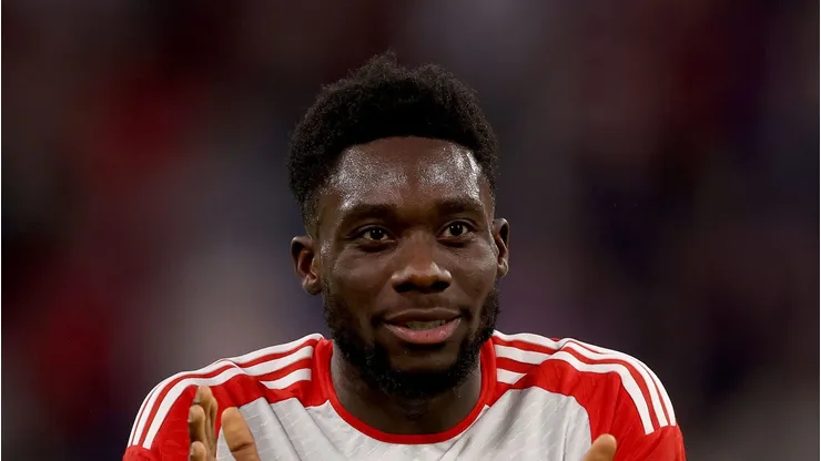 Real Madrid volta novamente a ficar interessado em Alphonso Davies. (Foto: Alexander Hassenstein/Getty Images)