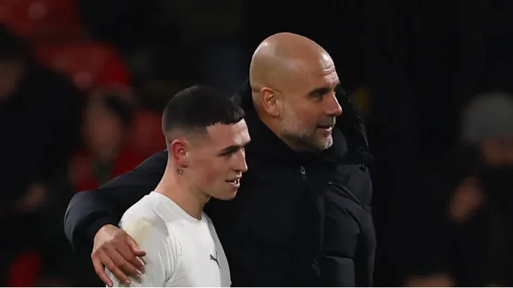 Phil Foden e Guardiola juntos no Manchester City