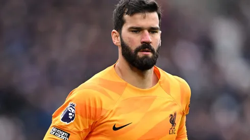 Liverpool surpreende e decide contratar substituto de Alisson, que deverá deixar Anfield.