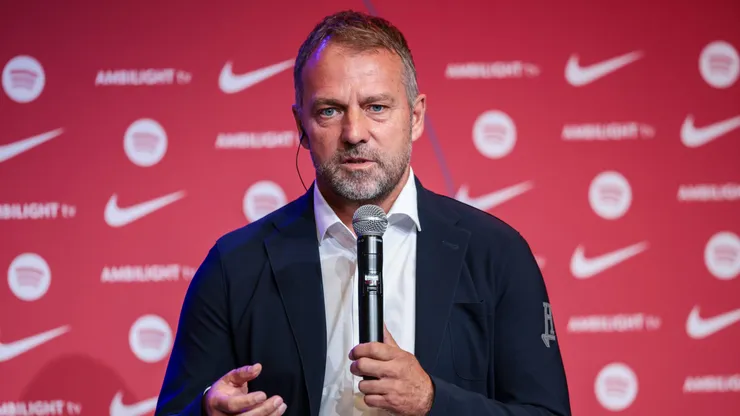 Hansi Flick, técnico do Barcelona. (Photo by Eric Alonso/Getty Images)