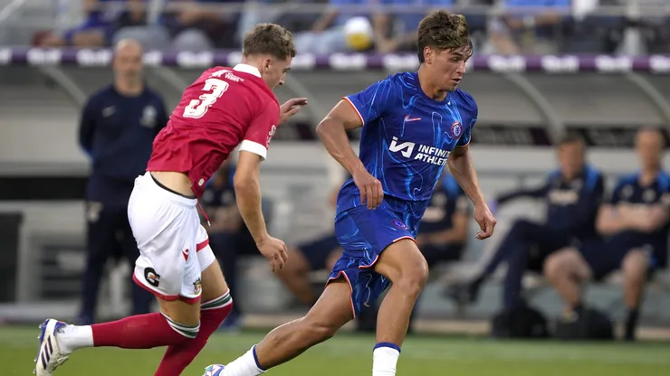 Marc Guiu em ação pelo Chelsea. (Photo by Thearon W. Henderson/Getty Images)