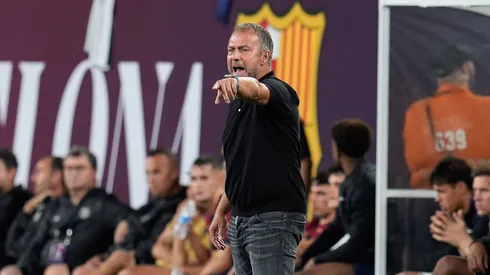 Hansi Flick durante a partida contra o Real Madrid