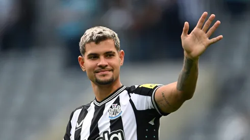 Bruno Guimarães em campo (Foto: Stu Forster/Getty Images)