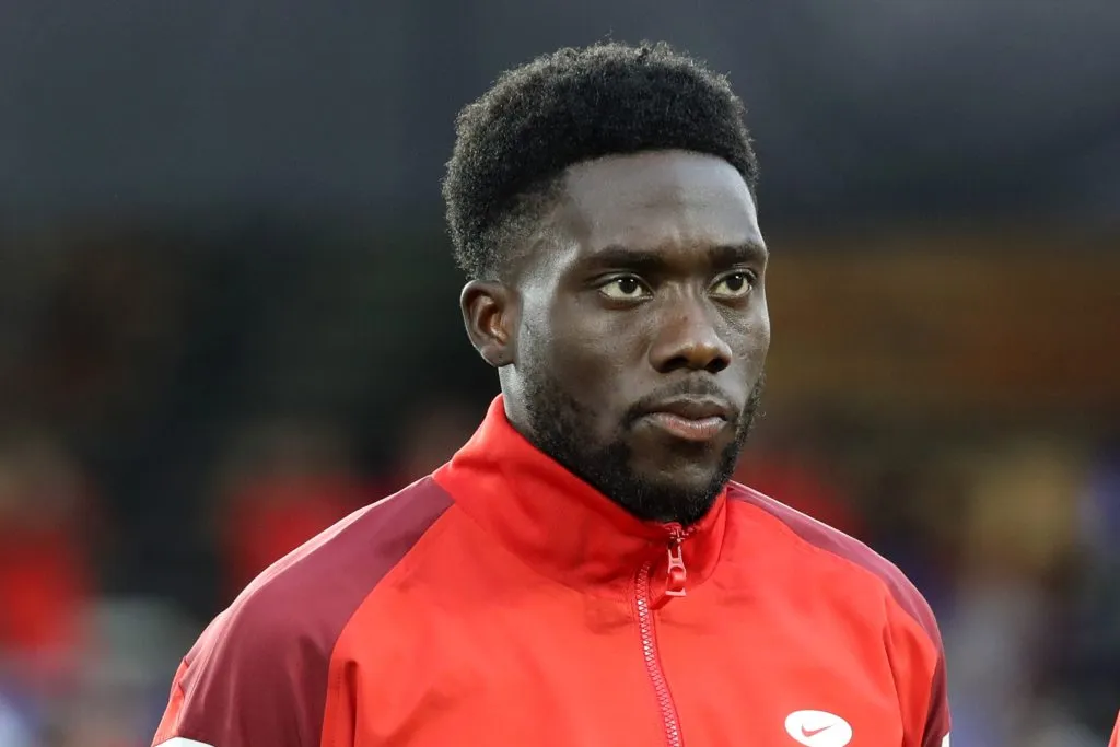 Davies é desejo antigo do Real (Photo by Leonardo Fernandez/Getty Images)