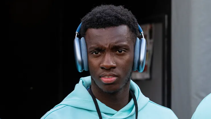 Eddie Nketiah em pré-jogo do Arsenal