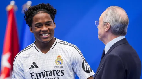 Endrick ao lado do presidente Florentino Pérez