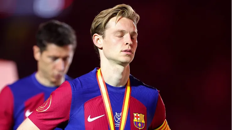 Barcelona decide vender De Jong e outro titular de Hansi Flick, diz jornalista.