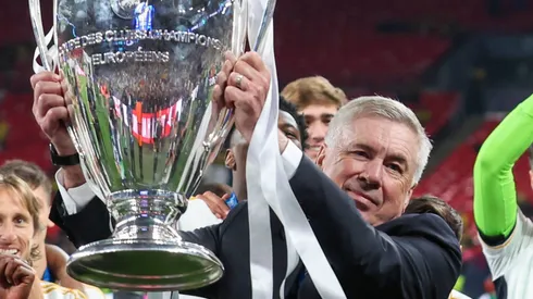 Ancelotti com a taça da Champions League