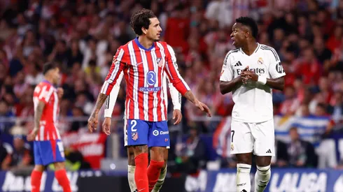 José María Giménez e Vini Jr em Atlético de Madrid x Real Madrid. (Foto: Dennis Agyeman/Imago/ZUMA Press Wire)