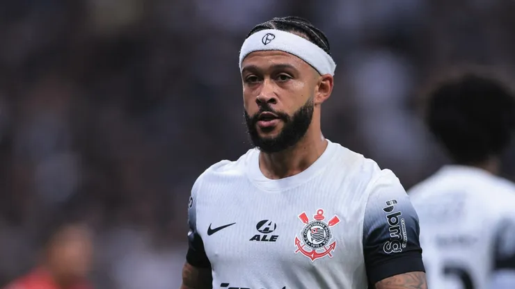 Torcida do Corinthians teme pela saída de Depay e motivo é revelado.