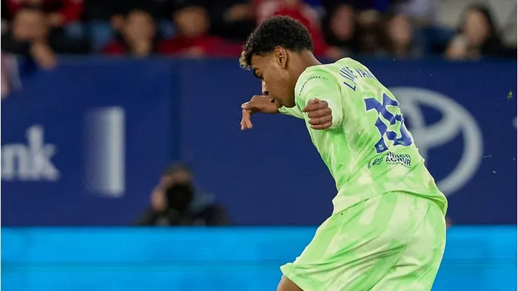 Embora tenha começado no banco, Lamine Yamal entrou no início do segundo tempo e marcou um gol no final, trazendo alívio em uma partida complicada. (Foto: IMAGO / SOPA Images)